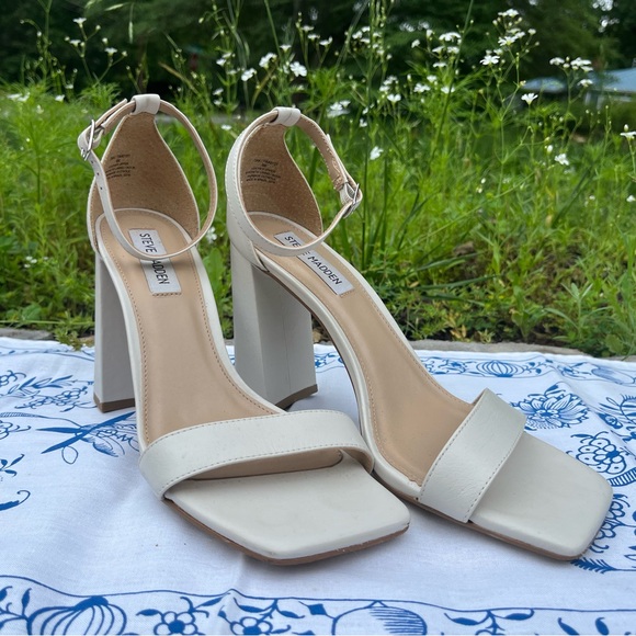 Steve Madden Tiaa Block Heel (Bone) 🤍🤍 Heels for Rehearsal dinner or wedding - Picture 1 of 6